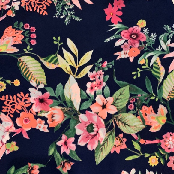 12PM By Mon Ami Navy Bright Floral Pattern Blouse - Picture 10 of 10